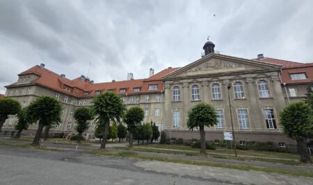 Ostatnie prace przy termomodernizacji budynku Liceum Ogólnokształcącego w Ząbkowicach Śląskich